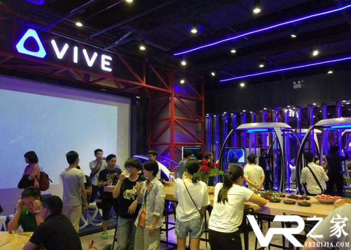 HTC Vive在深圳新开了一家VR体验店.png