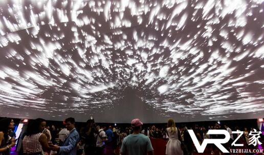 Art Basel组织大型VR展