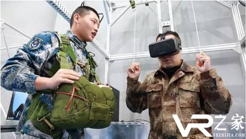 空降伞兵使用VR模拟跳伞训练