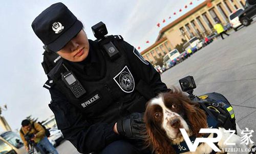 不知大家作何感想警犬执勤用上了VR执法记录仪.jpg