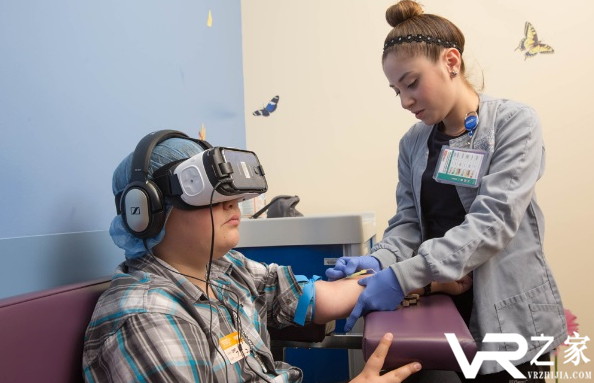 孩子怕打针？医生使用VR帮助患者缓解针头恐惧症.png