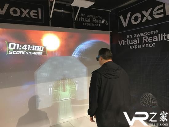 2017CES法国公司抛弃头显，照样体验VR.jpg