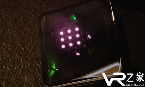 定位更精准新版HTC Vive定位器只有11个LED灯.jpg