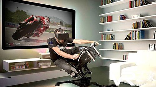 LeanGP推出面向家庭的VR摩托车模拟器.jpg